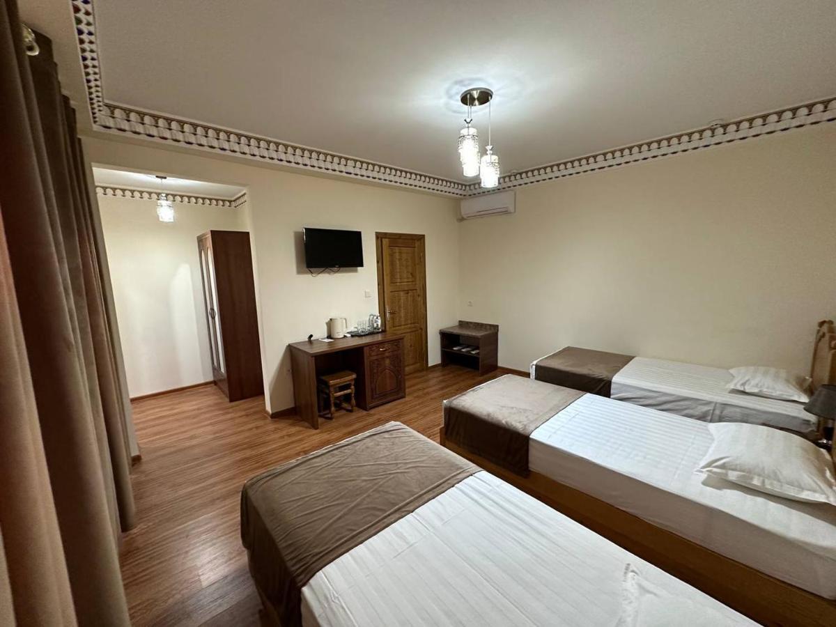 Antique Hotel Imran Buchara Buitenkant foto