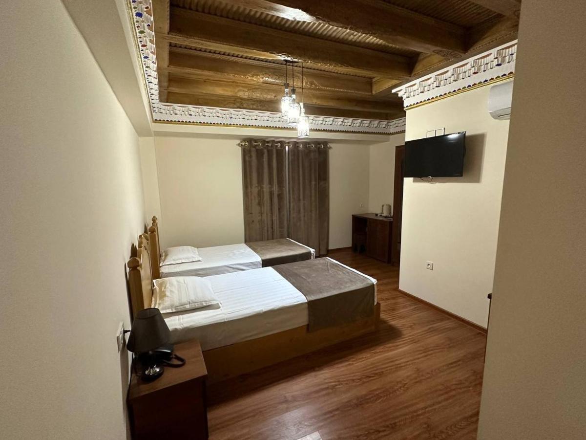 Antique Hotel Imran Buchara Buitenkant foto